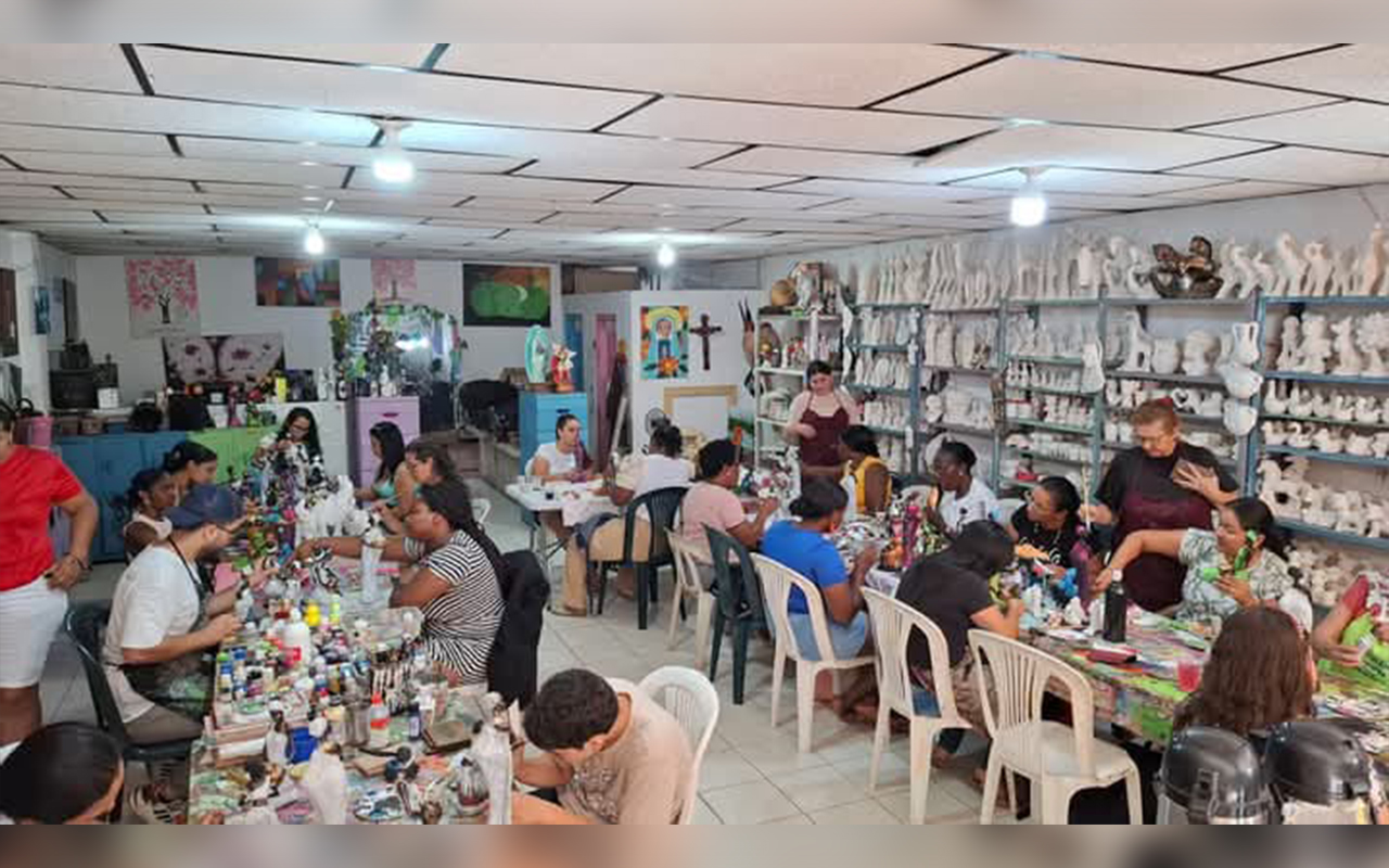 Taller de Arte Navideño